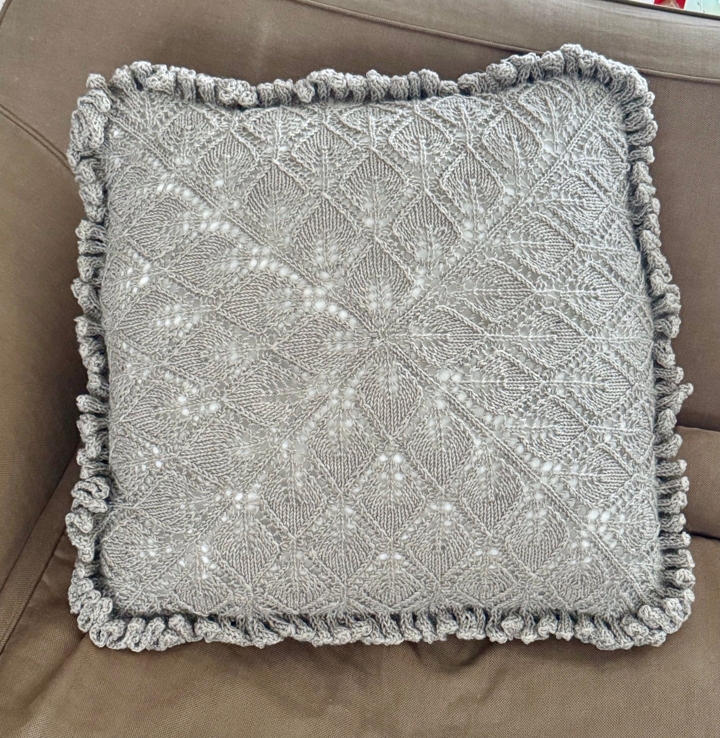 Workshop XL Lace pillow
